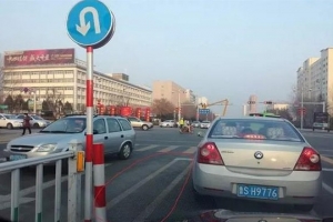車主請注意！路口不要這樣轉(zhuǎn)彎，一旦被發(fā)現(xiàn)，扣8分罰500元